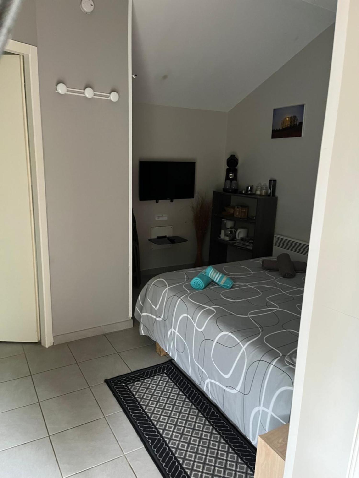 Le Velo Rouge Apartment La Douze ภายนอก รูปภาพ
